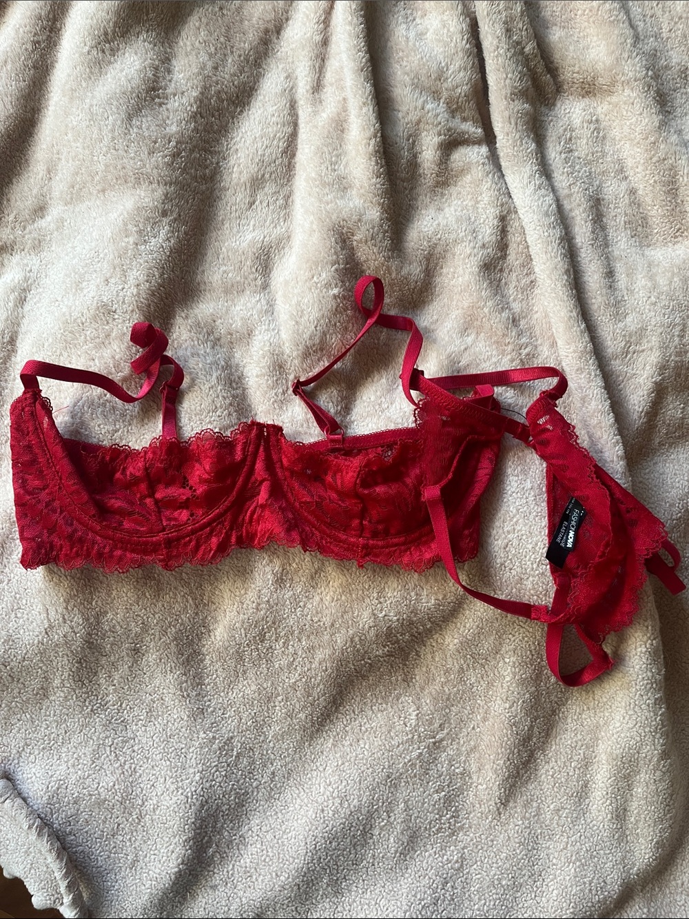 Fashion nova Red Lace Underwire Bra & Crotchless Undies set (size S)